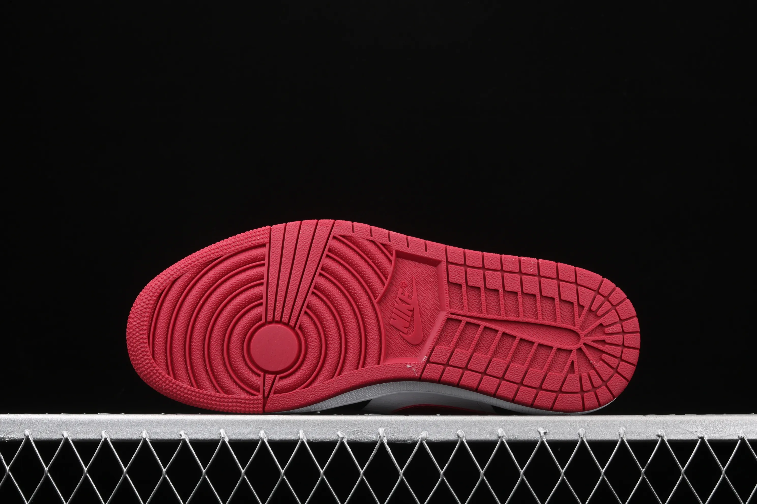 All categories Air Jordan Jordan series basketball shoes Air Jordan 1 Mid Air Jordan 1 Mid AJ1 Joe 1 black and red toe Zhongbang series basketball shoes 554724-066